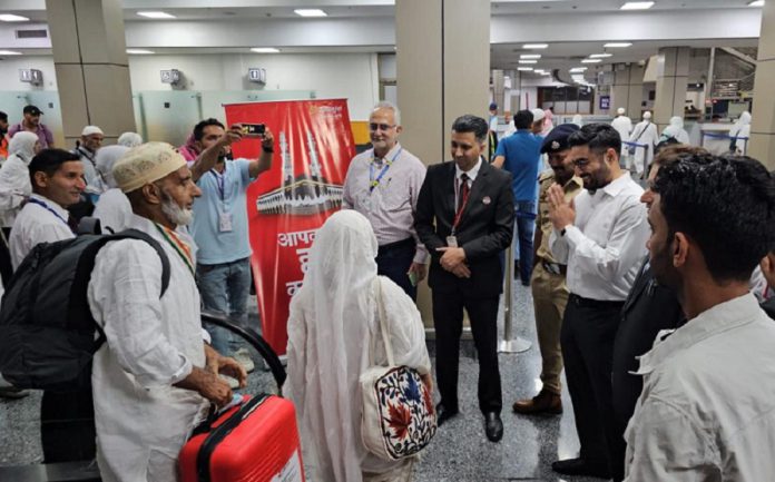 First batch of 158 Hajj pilgrims to return Kashmir - Gulistan News Tv